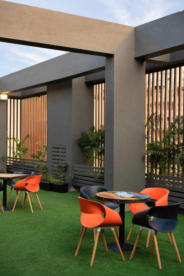 Couch & Cheese Homestel The Most Luxurious Hostel For Working Professionals & Students Pune Bagian luar foto